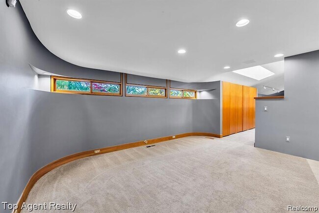 Building Photo - 5760 Snowshoe Cir