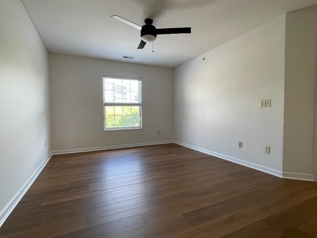 Building Photo - 301 Skyview Ct