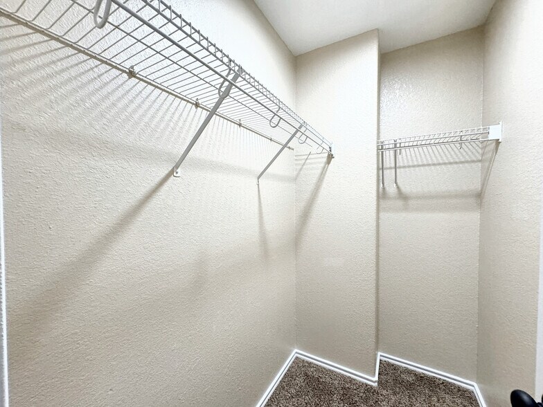 Building Photo - 831 Sagewood Trail