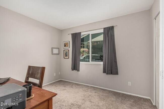 Building Photo - 3741 W Poinsettia Dr