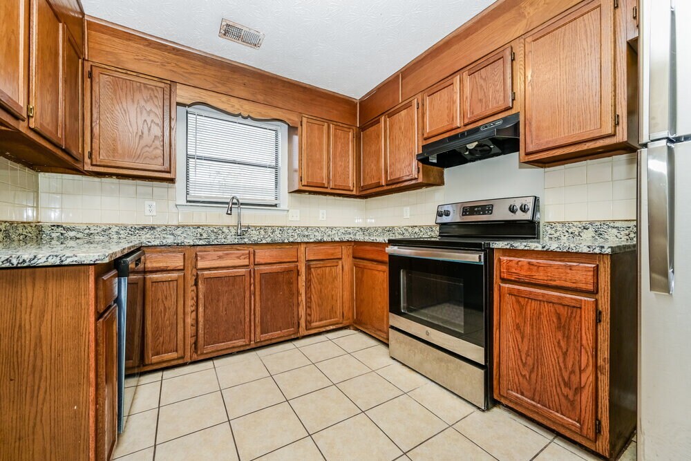 Building Photo - 5001 Gracehill Rd