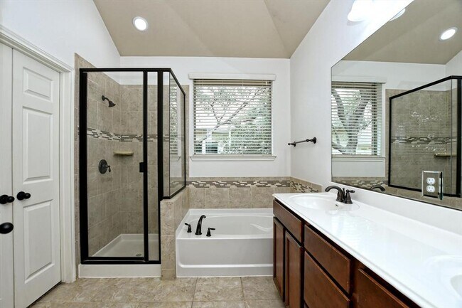 Building Photo - 2213 Lookout Range Dr