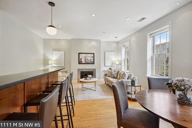 Building Photo - Charming 2 BR/2 BA Condo in Logan Circle!