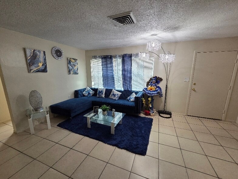 Building Photo - 9935 Marlinton Ln