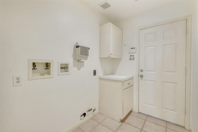 Building Photo - 11802 Chateau Trail