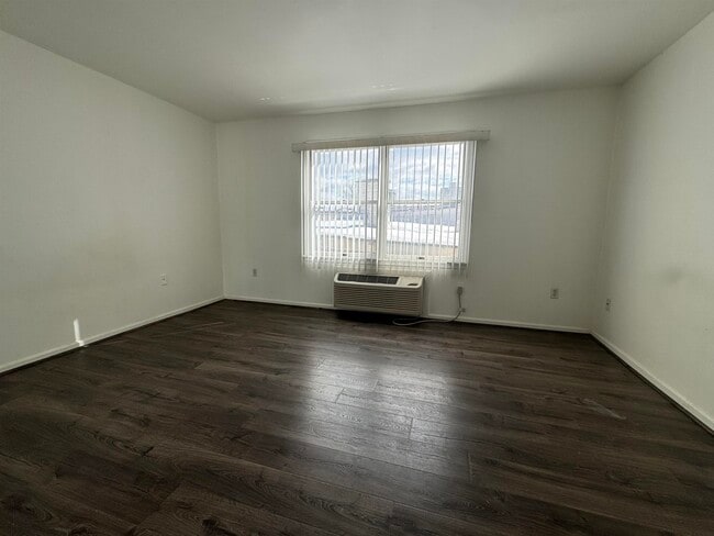 Building Photo - 144 70th St