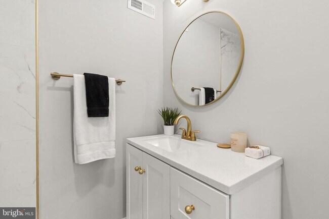 Building Photo - 2571 Coral St