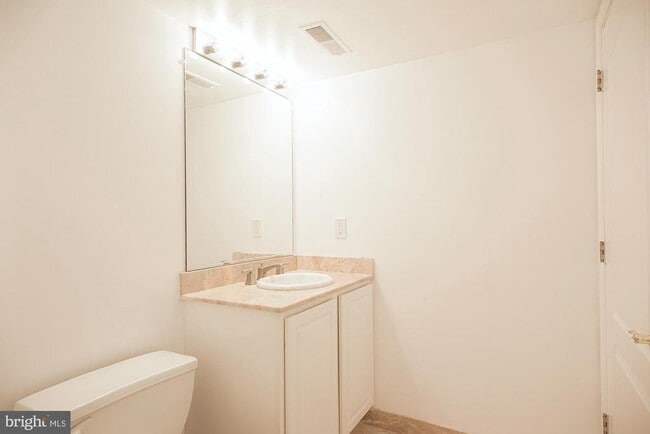 Building Photo - 7025 Chesapeake Harbour Dr E