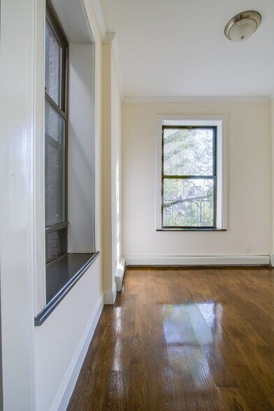 Building Photo - 15 W 103rd St