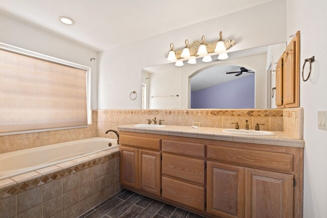Building Photo - Beautiful 4-Bedroom, 2.5-Bathroom Home in ...