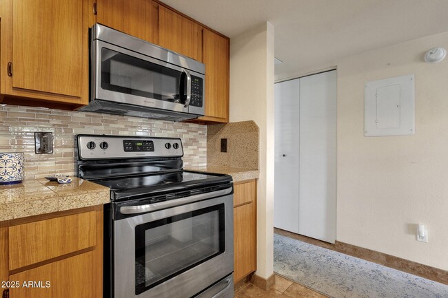 Building Photo - 145 N 74th St