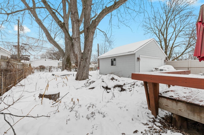 Building Photo - 4521 Thorncroft Ave