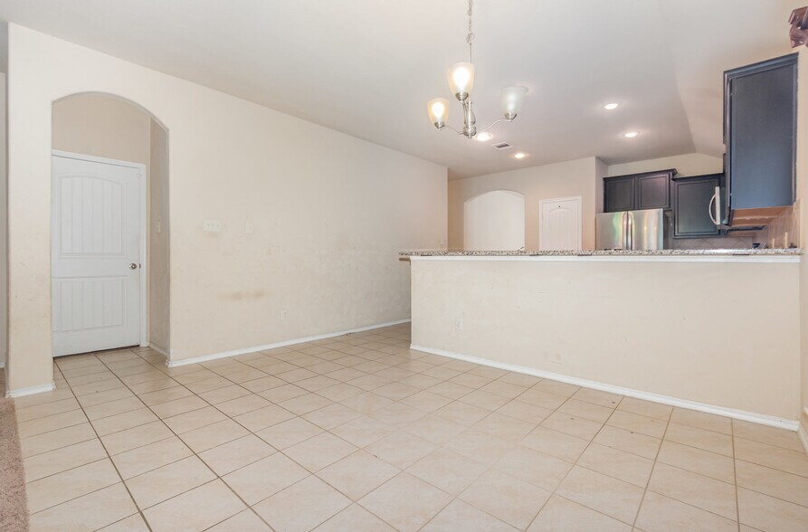 Building Photo - 9012 Cross Oaks Ranch Blvd