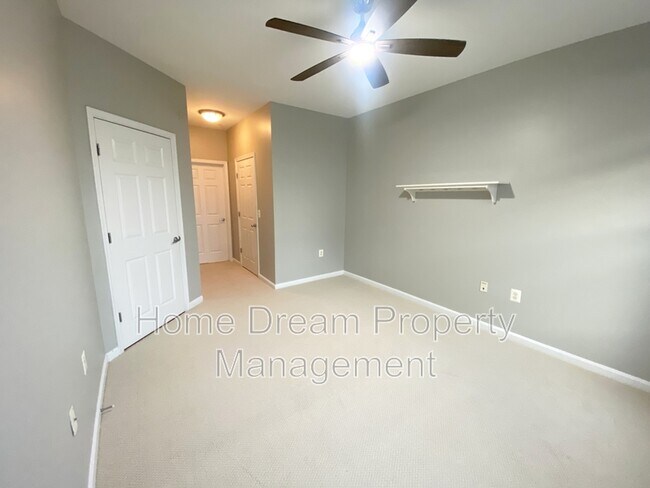 Building Photo - 2465 Army Navy Dr