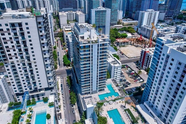 Building Photo - 1010 SW 2nd Ave