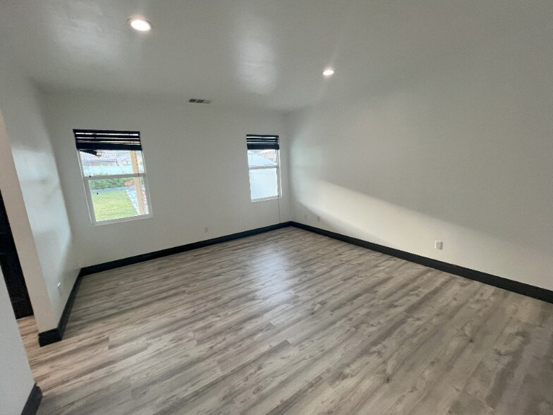 Building Photo - 376 Valencia Ct