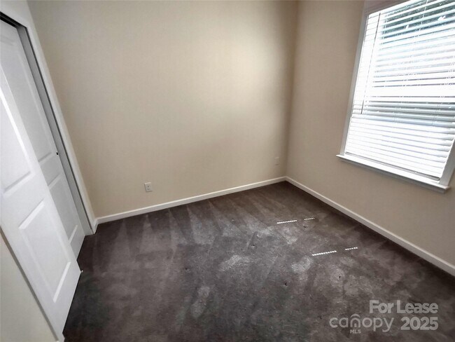 Building Photo - 7135 Thornrose Dr
