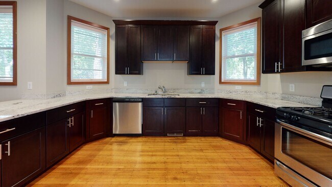 Primary Photo - 1055 13th Ave SE