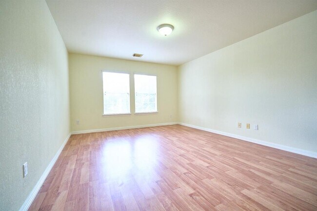 Building Photo - 10027 Deer Track Ct
