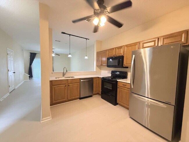Building Photo - The Gables 2BR | 2.5BA Townhome!