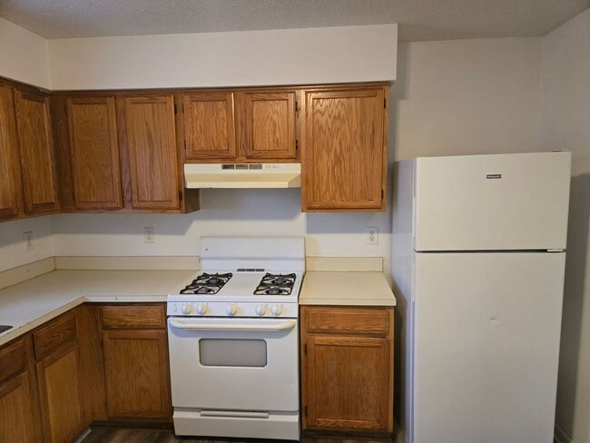 Building Photo - 3 BR/1.5 BA - Kansas City, KS