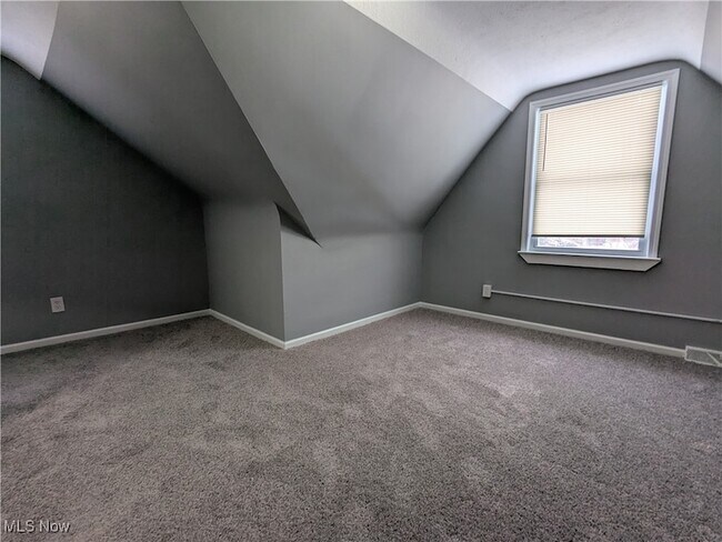 Building Photo - 16401 Home Ave