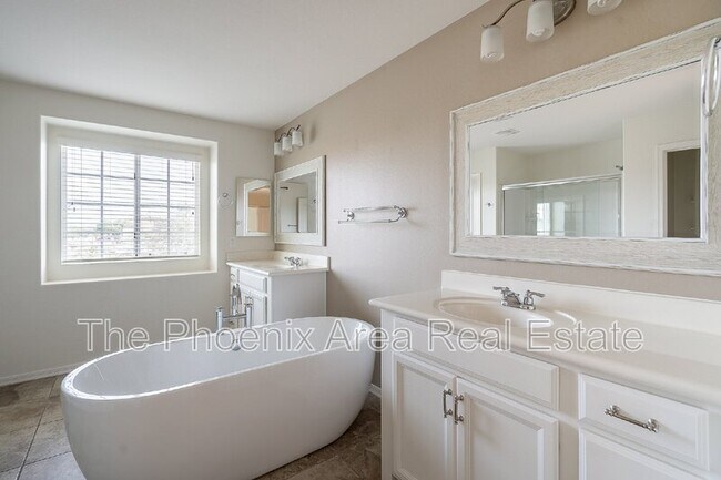 Building Photo - 1055 S Reber Ave