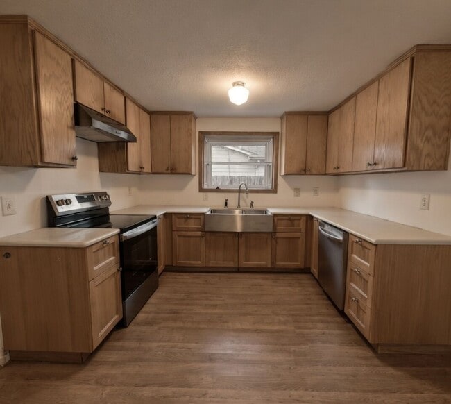 Building Photo - Charming 3 Bedroom Aloha Outdoor Oasis with Two Car Garage