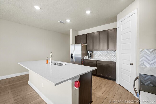 Building Photo - 8588 Dahlia Cir