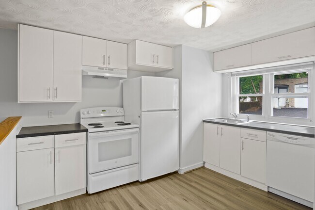 Building Photo - 25 Bailey St