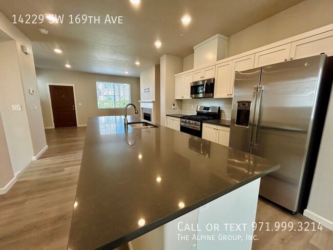 Building Photo - 14229 SW 169th Ave