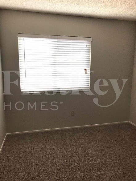 Building Photo - 344 Templeton Dr