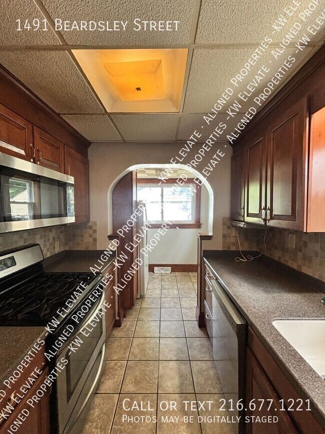 Building Photo - 1491 Beardsley St