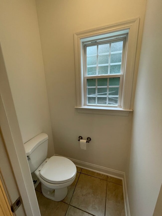Building Photo - Move-In Incentive - $200 off first month's rent