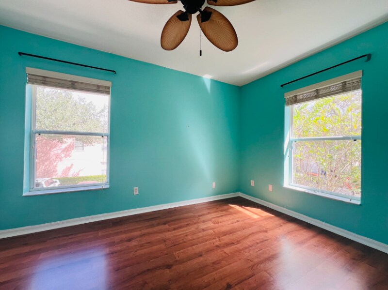 Building Photo - 1531 Par Ct