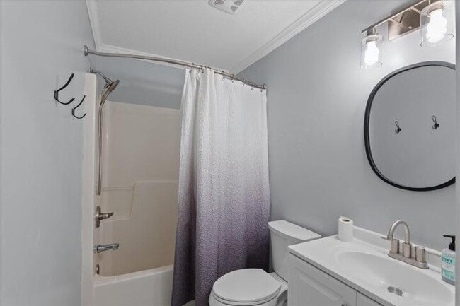 Building Photo - 175 Creekview Cir