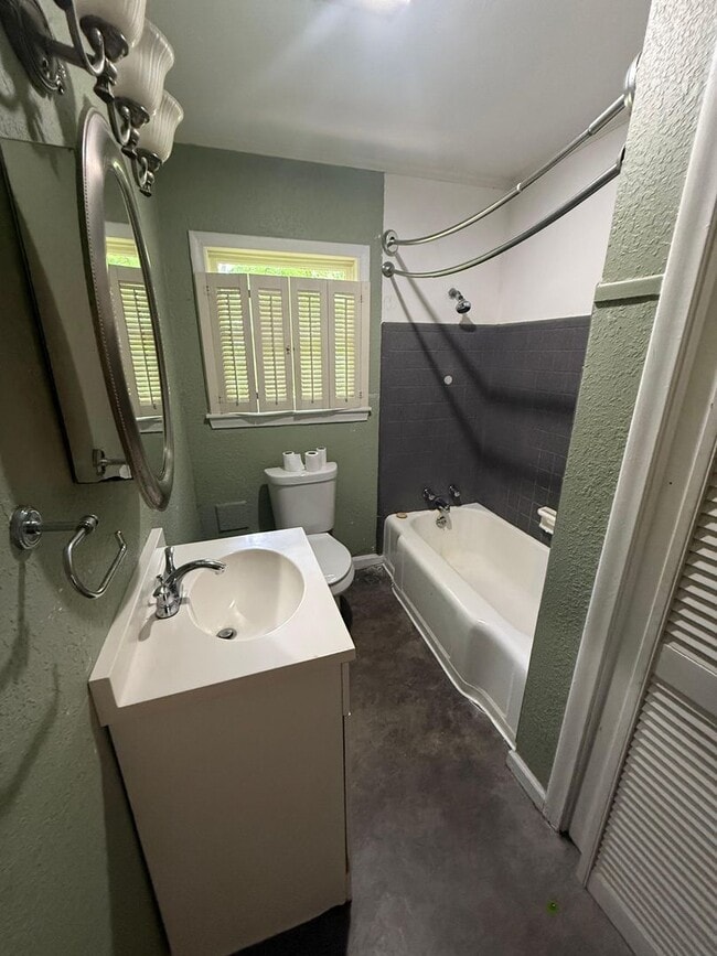 Building Photo - 3750 Kings Row