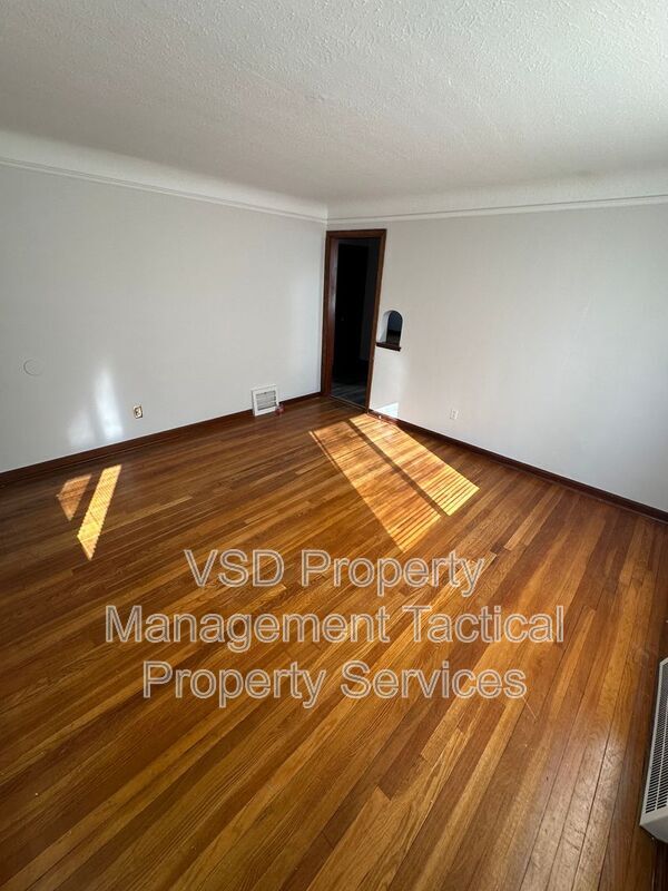 Building Photo - 781 E 236th St