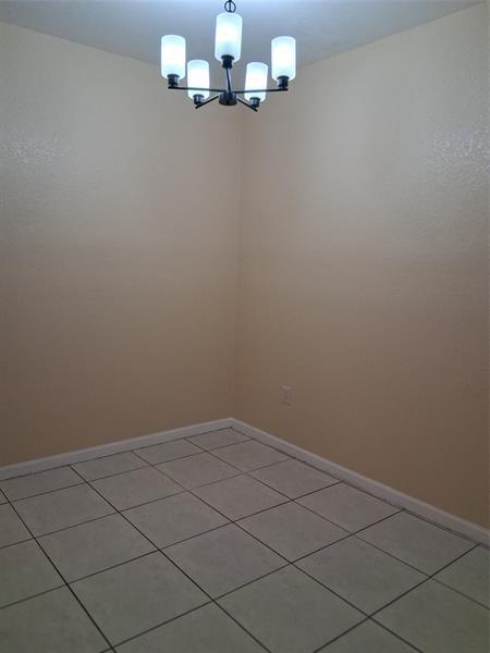 Building Photo - 1425 SE 24th Ct