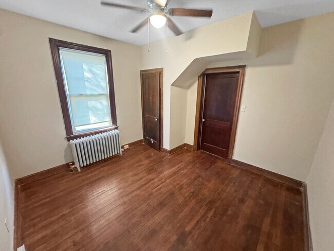 Building Photo - 2806 Hawthorne Ave