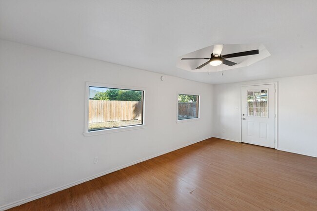 Building Photo - Modern Comfort, Warm Vibes Mission Gem