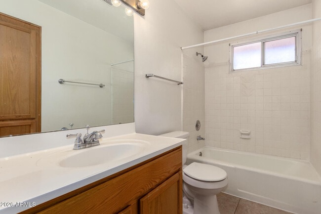 Building Photo - 4013 S Hazelton Ln