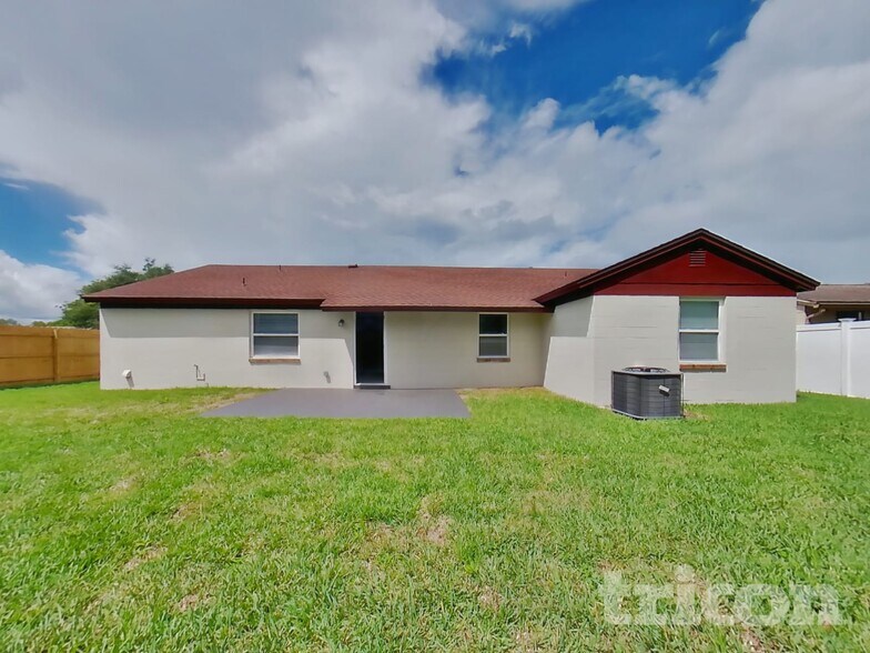 Building Photo - 2663 Kenwood Dr E