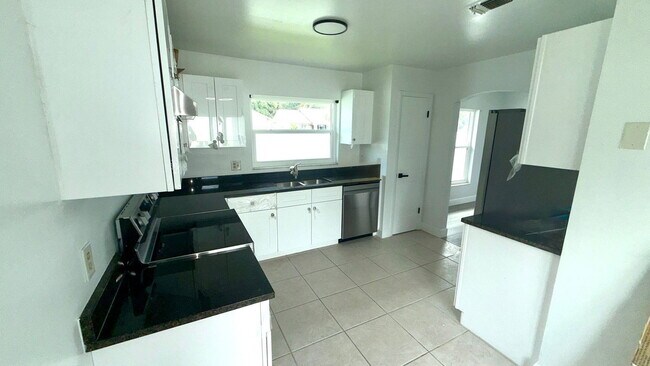 Building Photo - 5390 Warrior Ln