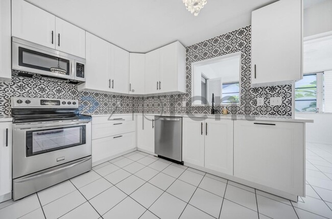 Building Photo - 501 Bayview Dr NE