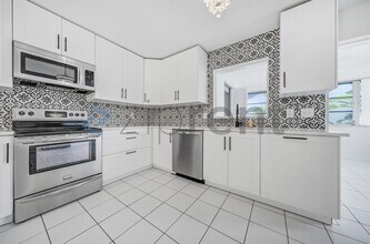 Building Photo - Unit 4