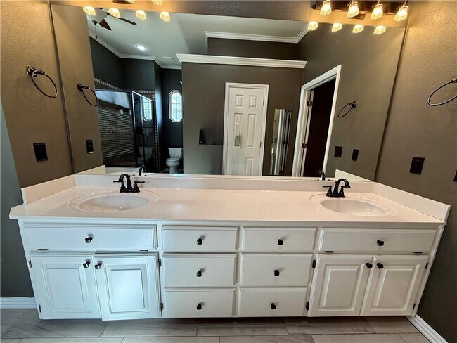 Building Photo - 101 Fox Glove Ln