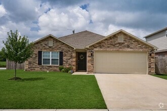 Building Photo - Beautiful + Well-Maintained Home in Benton...