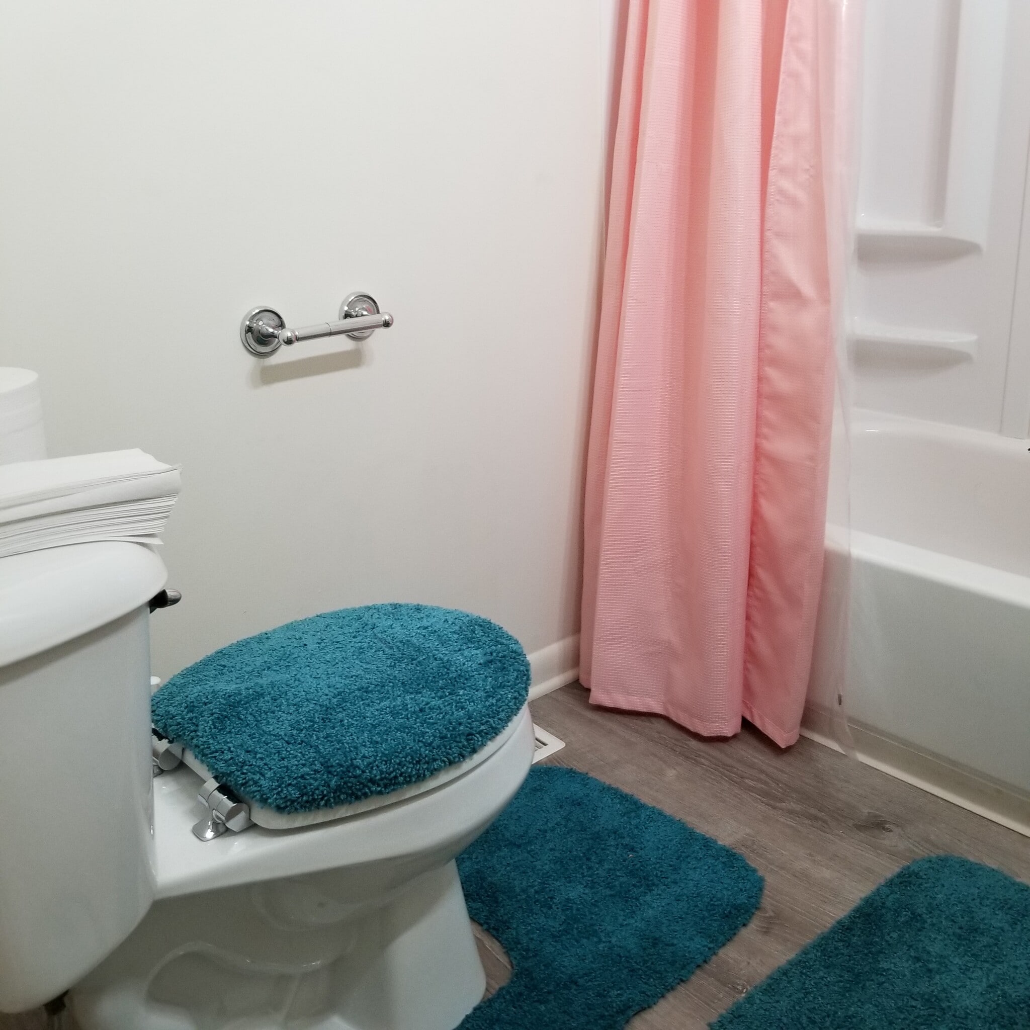 Building Photo - 332 Dennis Ave