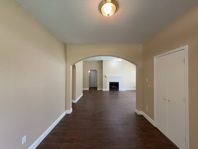 Building Photo - 317 Oak Meadow Ln